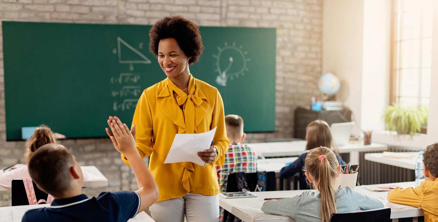 Como a pós-graduação em educação pode ajudar a avançar na carreira?