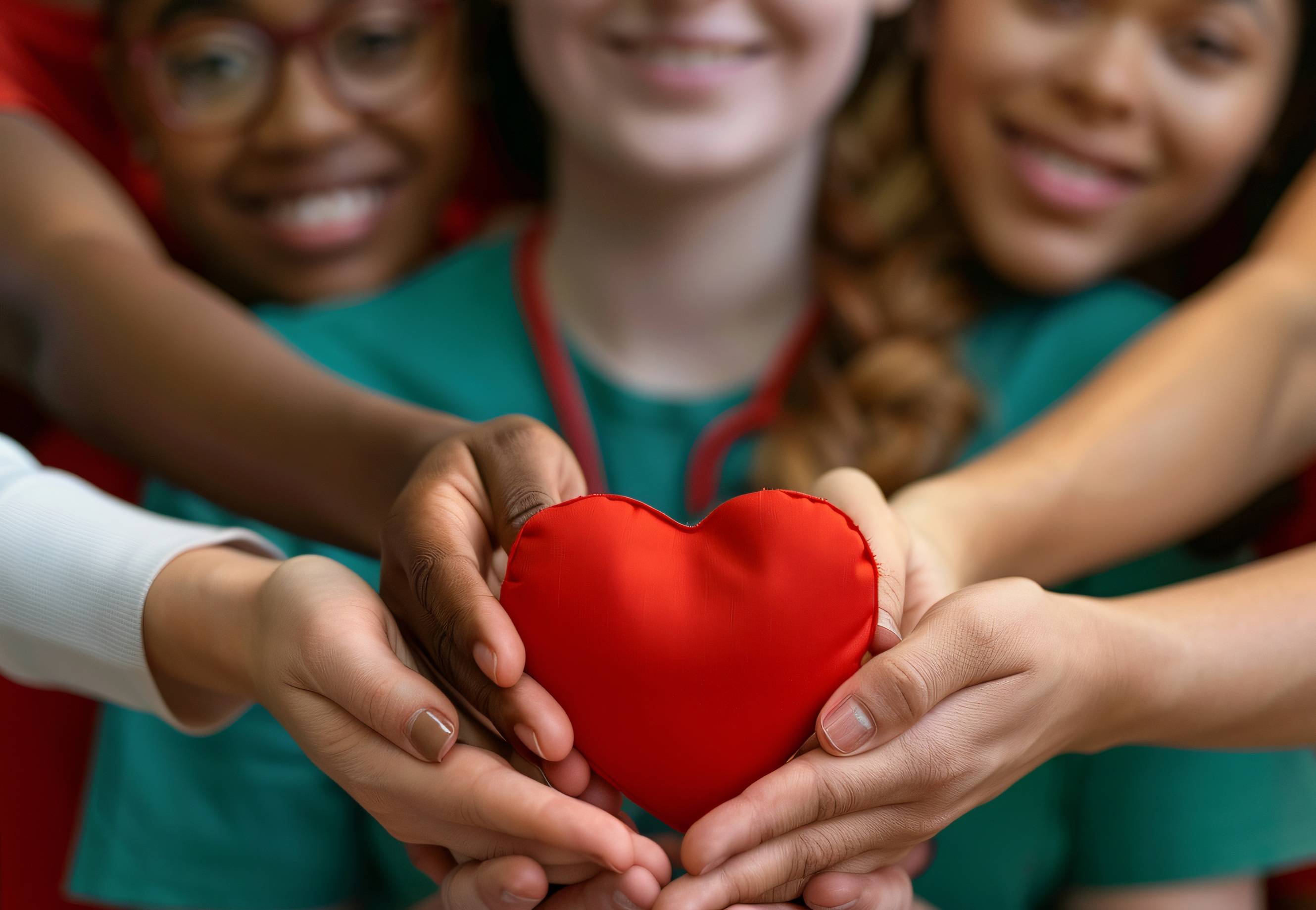 Junho Vermelho: o que é e 5 cursos na área da saúde
